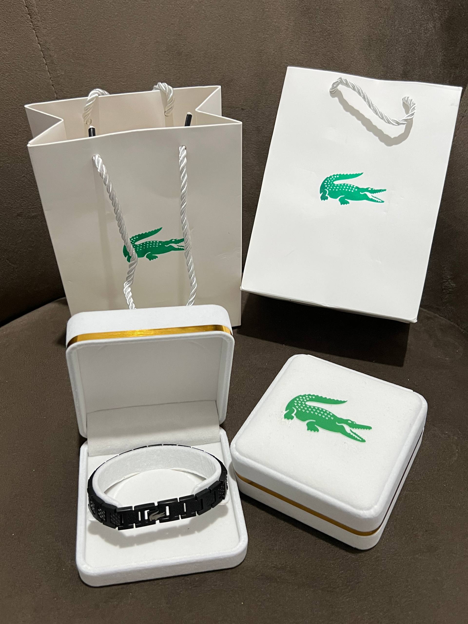 Bracelet  noir avec packaging